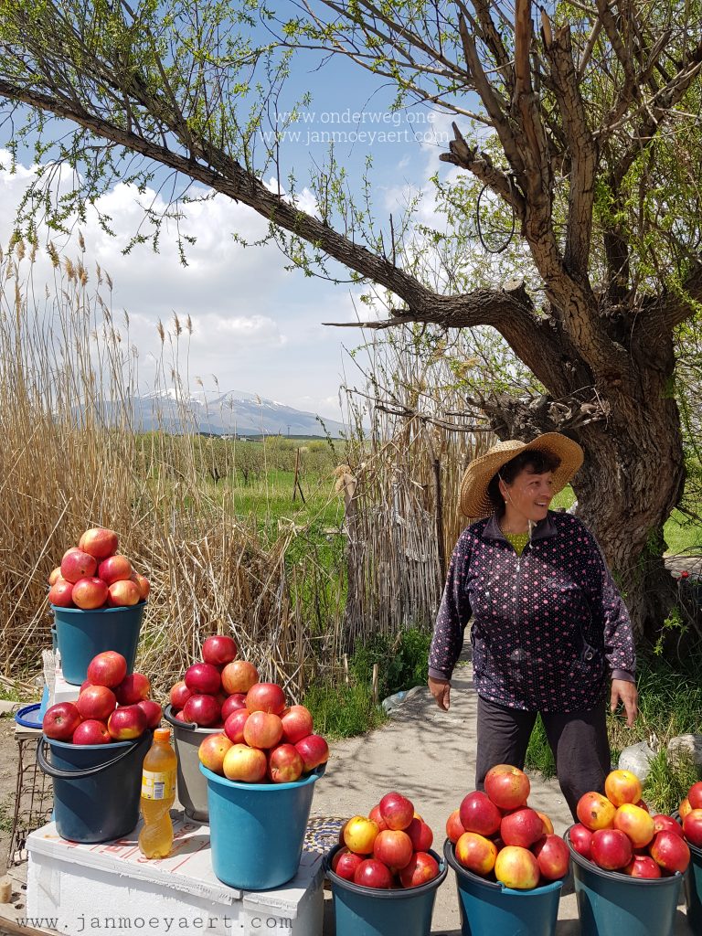 Photo of the day, Armenian woman selling apples in the Armenian mountains